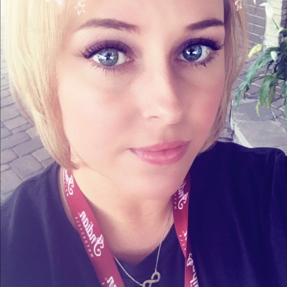 Meet your Posher, Amanda - Picture 6 of 7